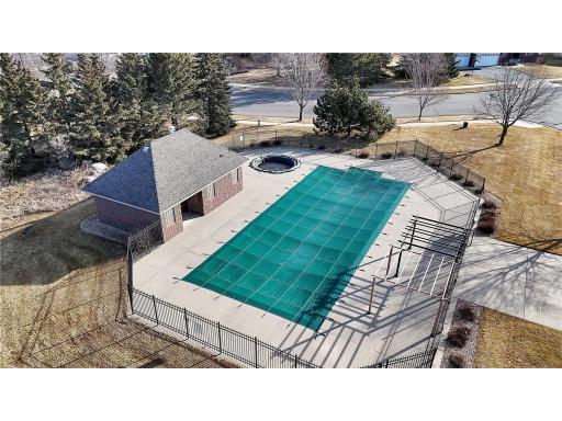 Beautiful Community Pool, Clubhouse, and Hot Tub