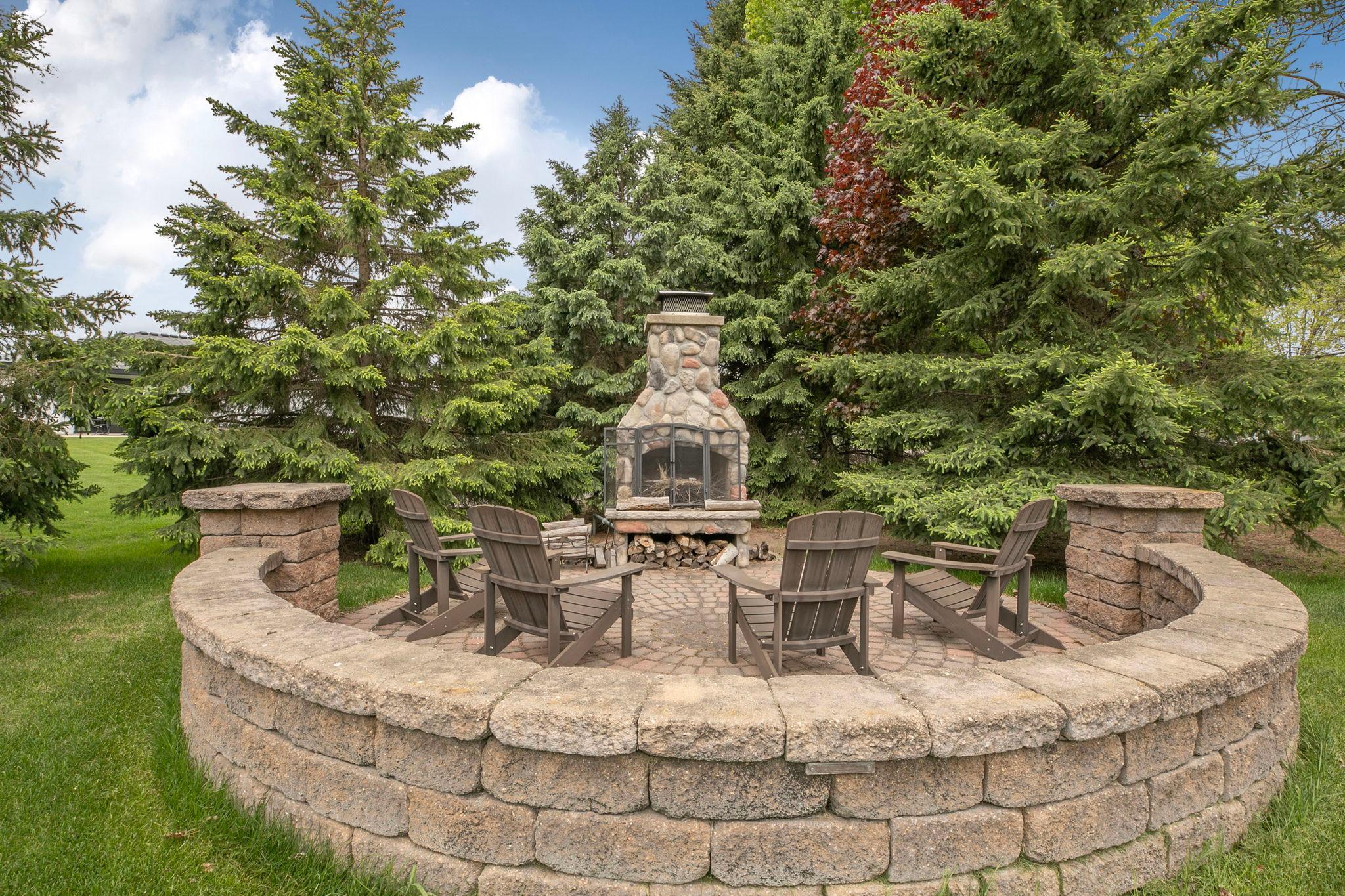 16x16 Radius Paver Patio w/Outdoor Fireplace