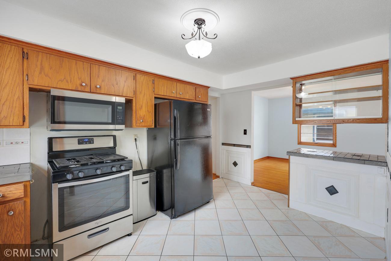 Kitchen appliances included