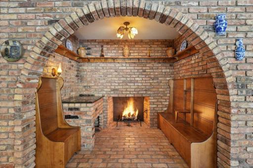 âThis home features an Italian-inspired brick alcove off the kitchen, complete with built-in seating and a cozy fireplace, echoing the warm, traditional style of classic European gathering spaces.â
