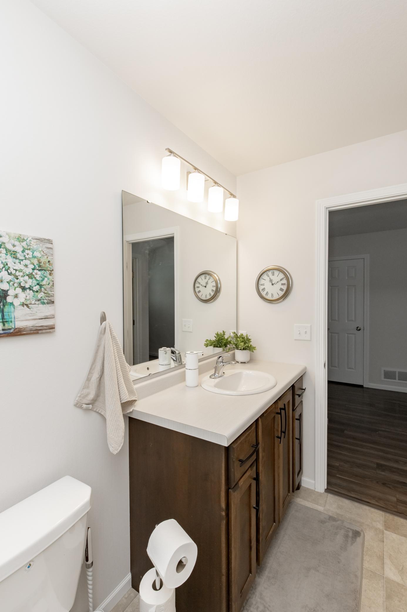 Full Bathroom - Main Floor