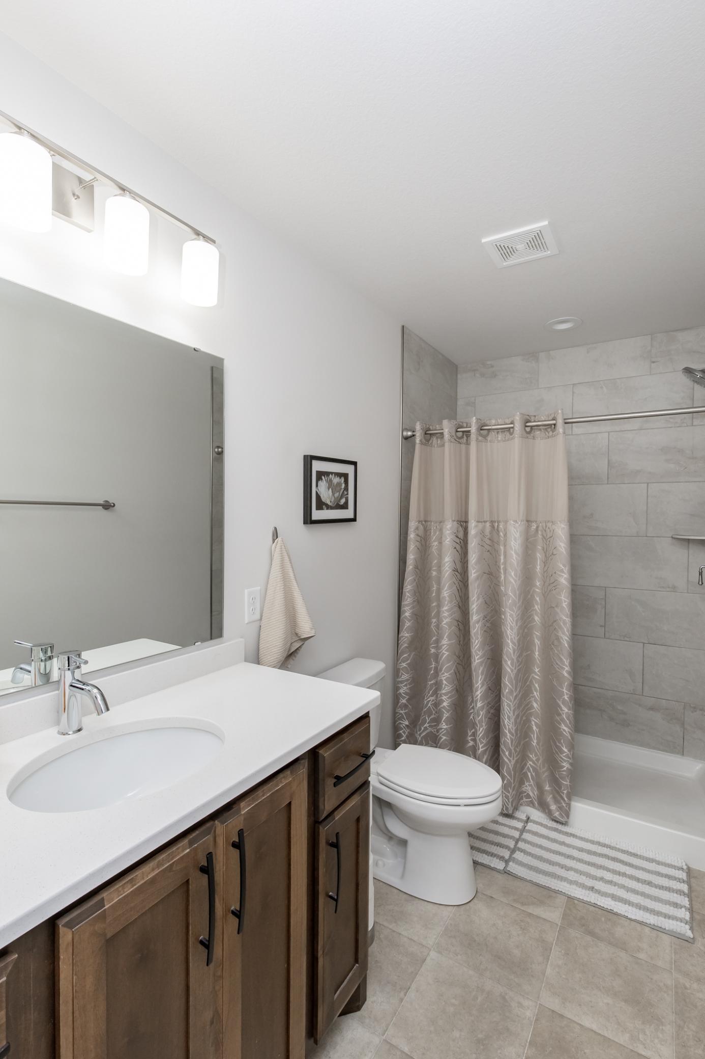 Primary Bathroom - Main Floor