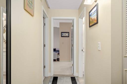 10501 Cedar Lake Rd, 420, Minnetonka, MN 55305