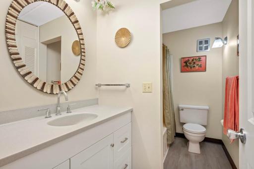 10501 Cedar Lake Rd, 420, Minnetonka, MN 55305