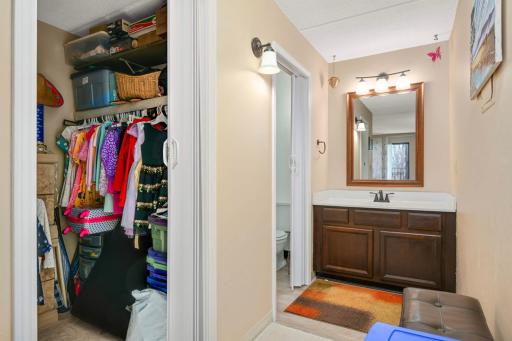 10501 Cedar Lake Rd, 420, Minnetonka, MN 55305