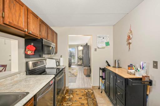 10501 Cedar Lake Rd, 420, Minnetonka, MN 55305