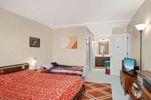 10501 Cedar Lake Rd, 420, Minnetonka, MN 55305