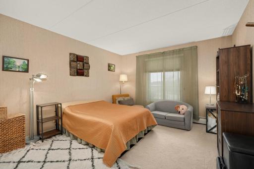 10501 Cedar Lake Rd, 420, Minnetonka, MN 55305