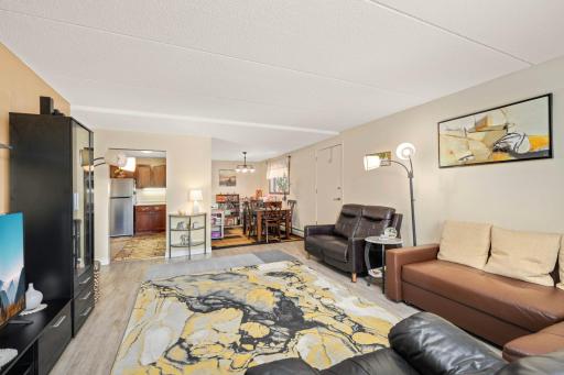 10501 Cedar Lake Rd, 420, Minnetonka, MN 55305