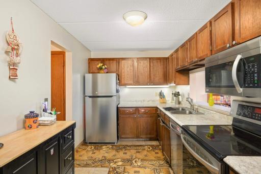 10501 Cedar Lake Rd, 420, Minnetonka, MN 55305