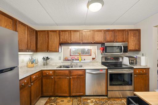 10501 Cedar Lake Rd, 420, Minnetonka, MN 55305