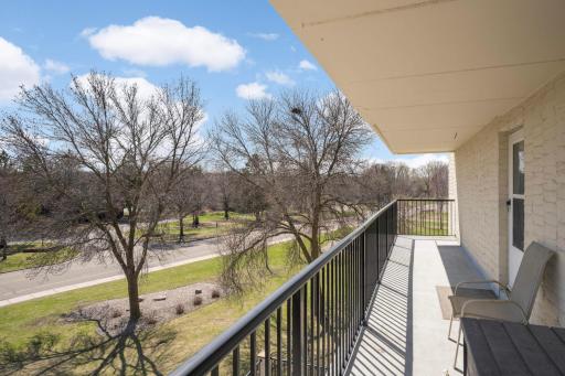 10501 Cedar Lake Rd, 420, Minnetonka, MN 55305