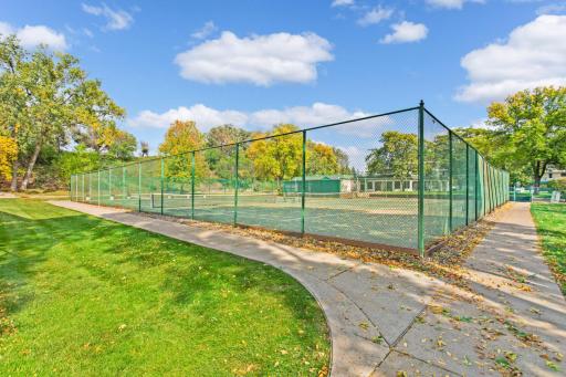 10501 Cedar Lake Rd, 420, Minnetonka, MN 55305