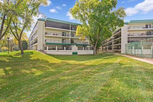 10501 Cedar Lake Rd, 420, Minnetonka, MN 55305