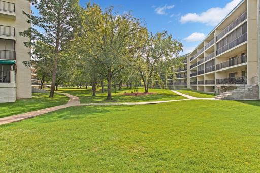 10501 Cedar Lake Rd, 420, Minnetonka, MN 55305