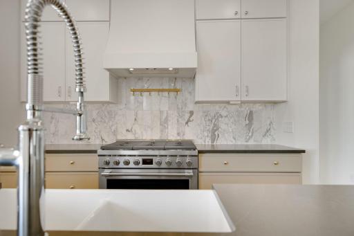 320 Laurel Curve, Golden Valley, MN 55426