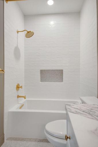 320 Laurel Curve, Golden Valley, MN 55426