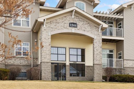 1244 County Road D E, 106, Saint Paul, MN 55109