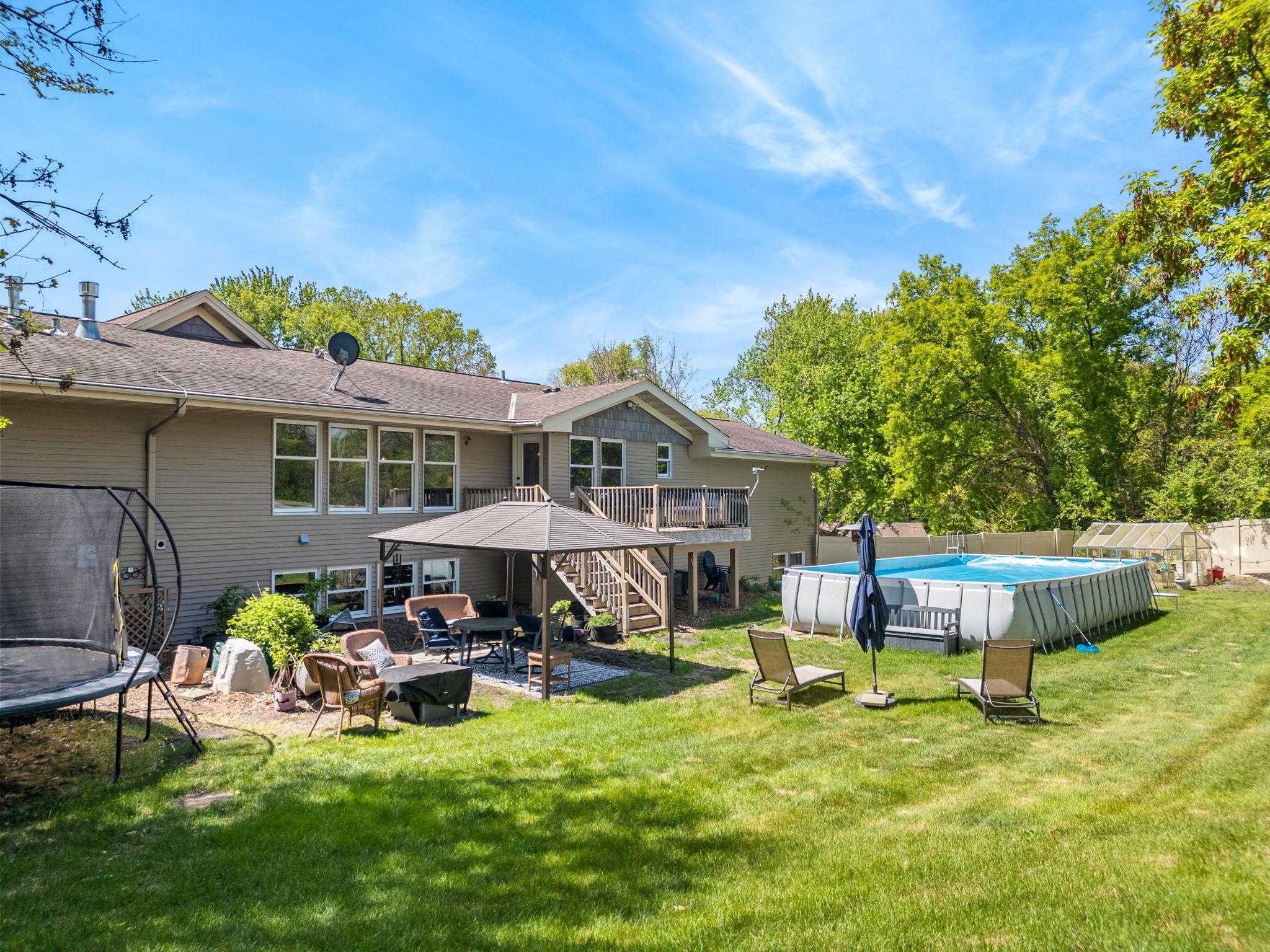 Huge backyard with endless activities!