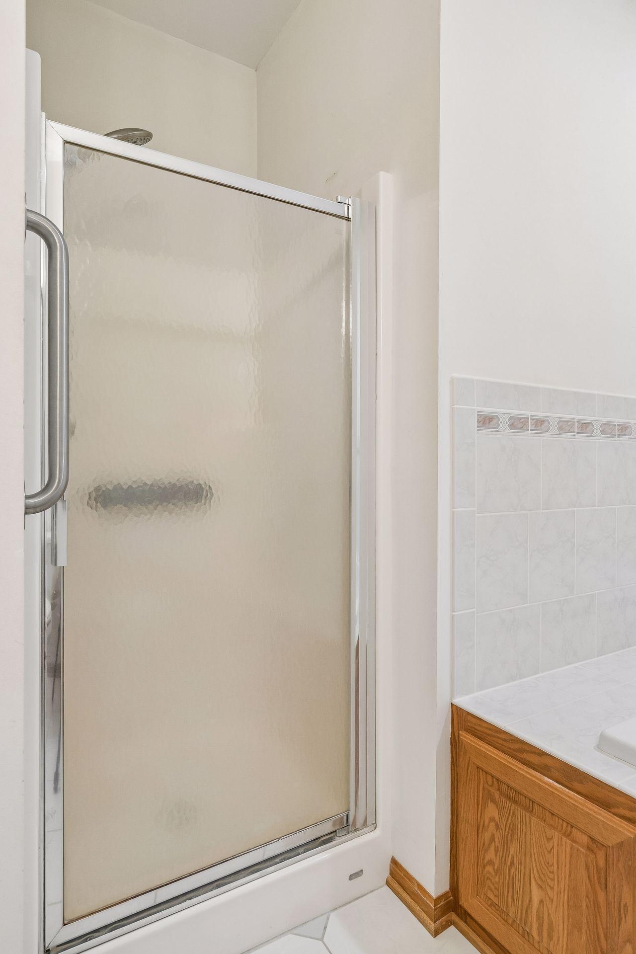 Brancing handles already installed at the shower