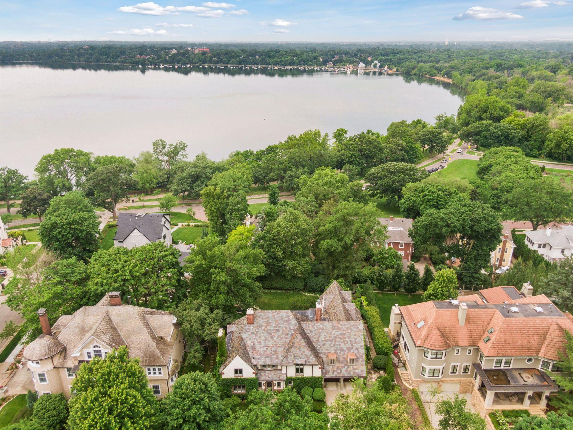 Close proximity to Lake Harriet and the Pavilion, Rose Gardens, Peace Garden, Bird Sanctuary, lake front dining, picnic area, summer concerts, year round festivals, and parks.