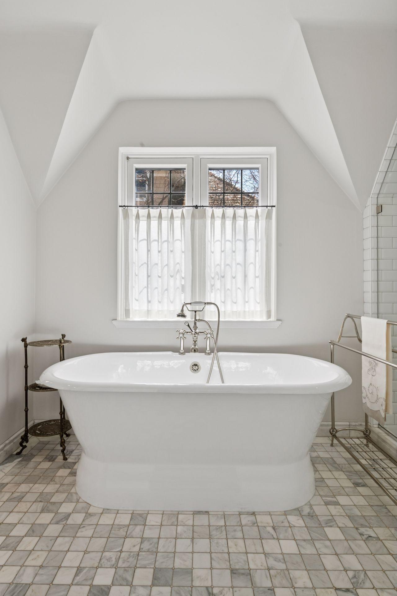 Primary bath soaking tub.