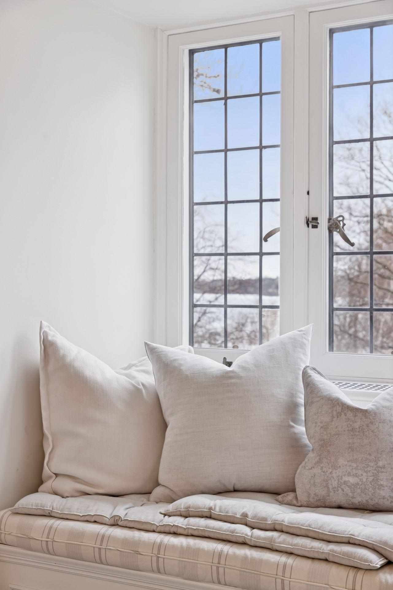 Third bedroom window seat.