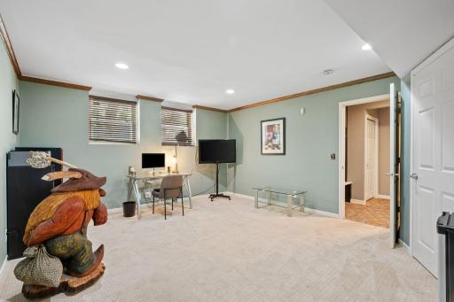 222 Ridgewood Avenue, Minneapolis, MN 55403