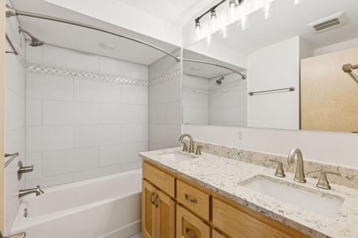 972 Lydia Drive W, Roseville, MN 55113