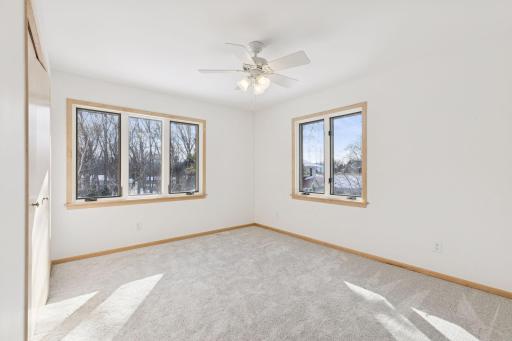 972 Lydia Drive W, Roseville, MN 55113
