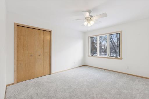 972 Lydia Drive W, Roseville, MN 55113