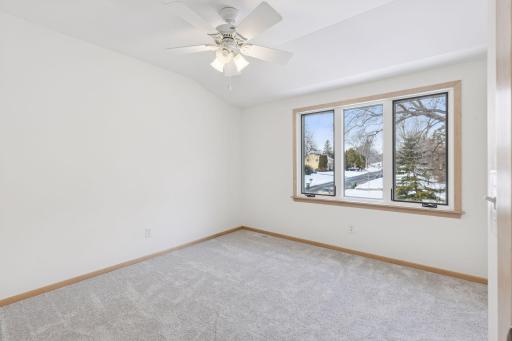 972 Lydia Drive W, Roseville, MN 55113