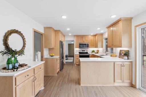 972 Lydia Drive W, Roseville, MN 55113