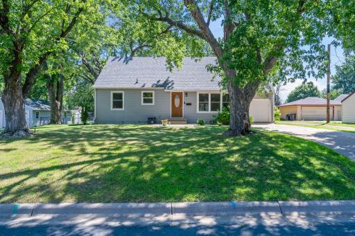 Welcome to 852 Minnesota Street in Shakopee!