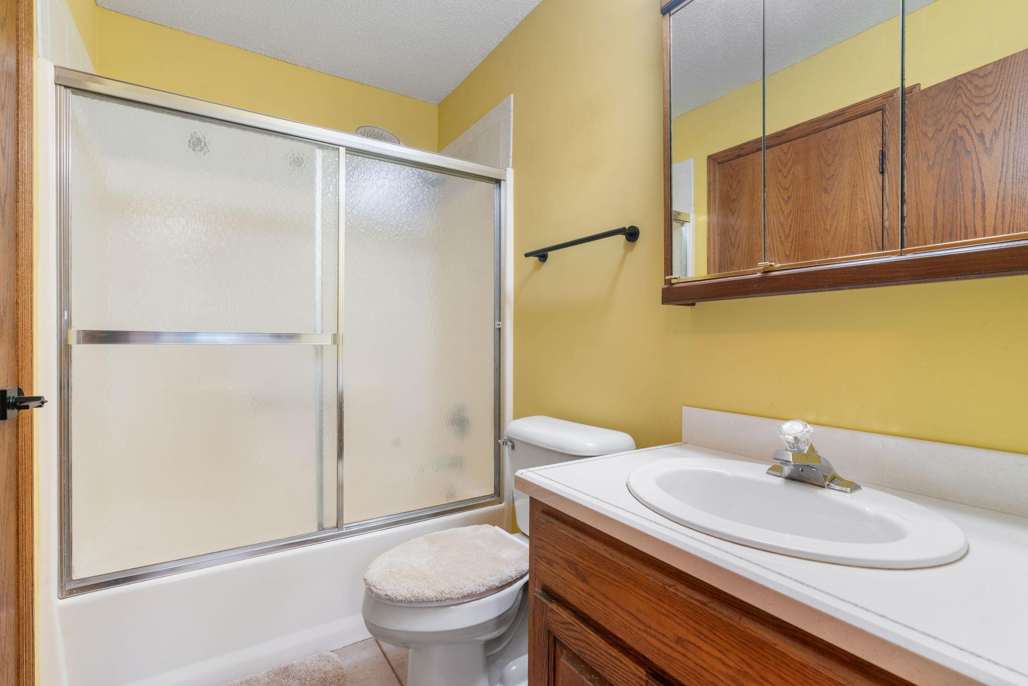 28-web-or-mls-9069 Jeffery Ave S-28.jpg