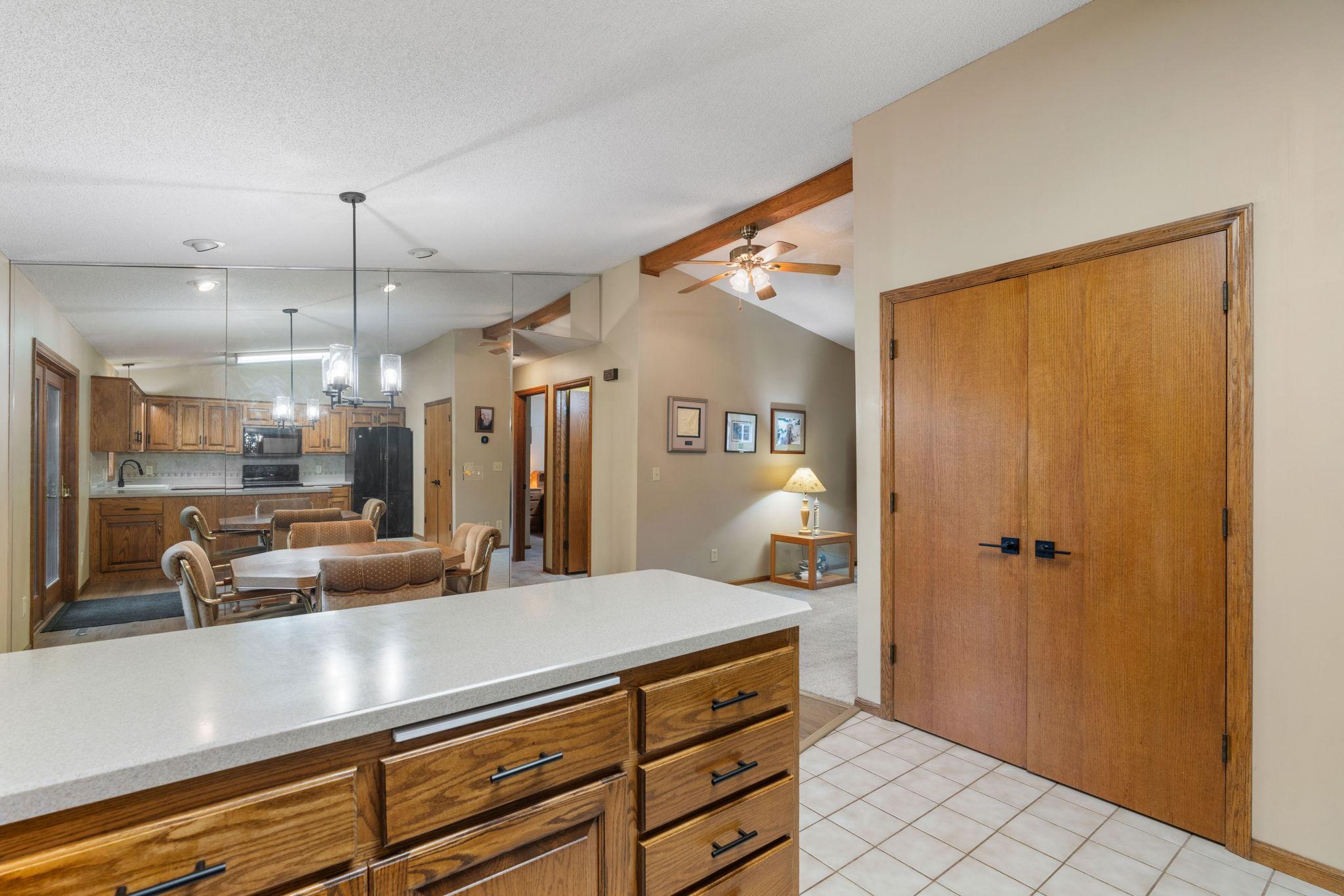 22-web-or-mls-9069 Jeffery Ave S-22.jpg