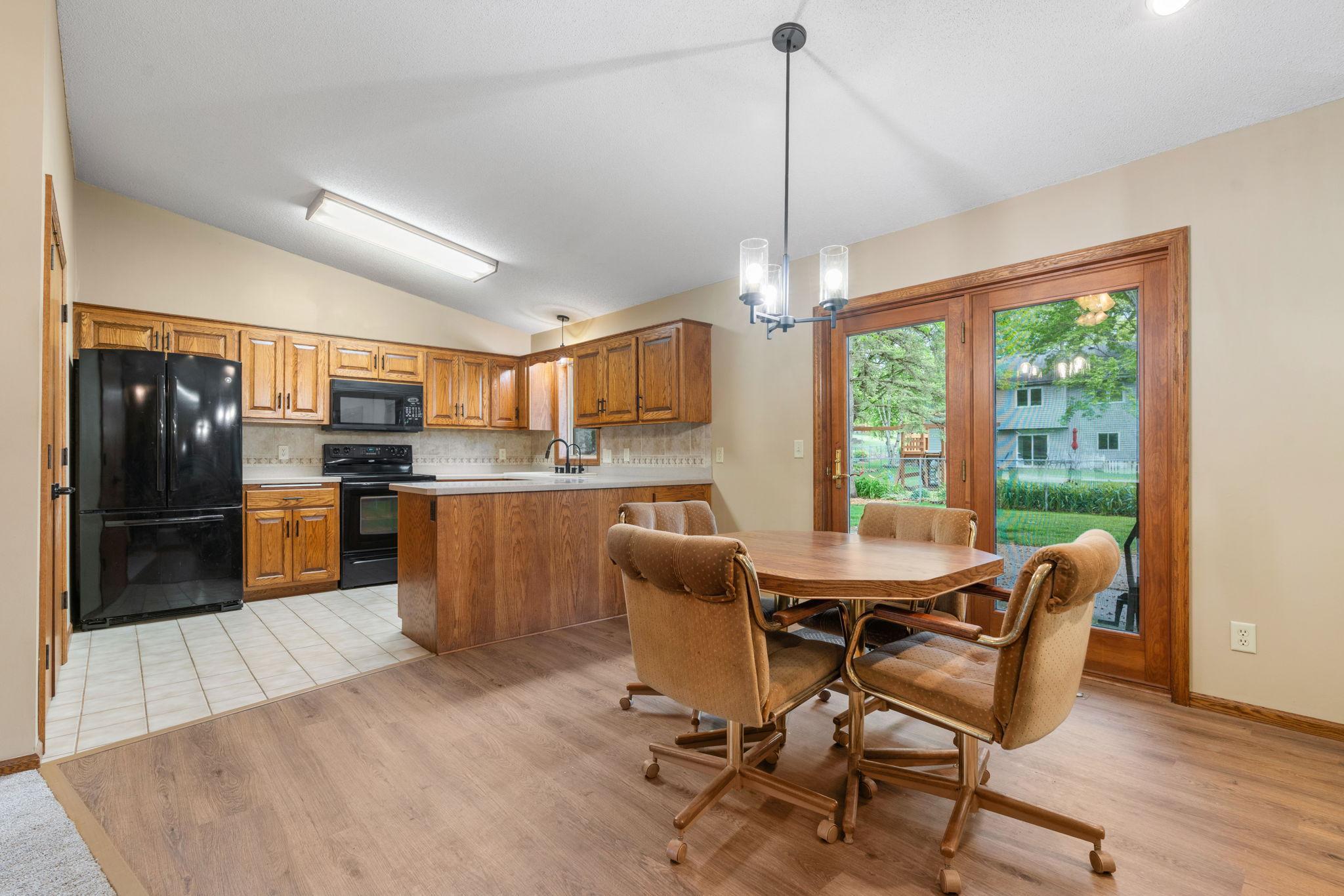 18-web-or-mls-9069 Jeffery Ave S-18.jpg