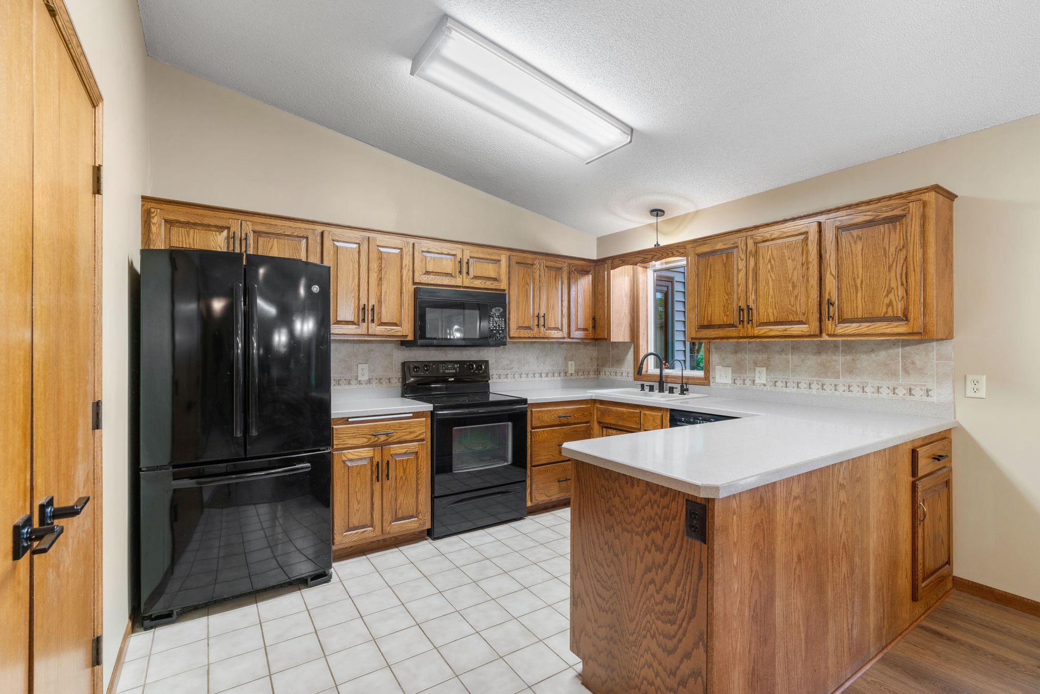 19-web-or-mls-9069 Jeffery Ave S-19.jpg