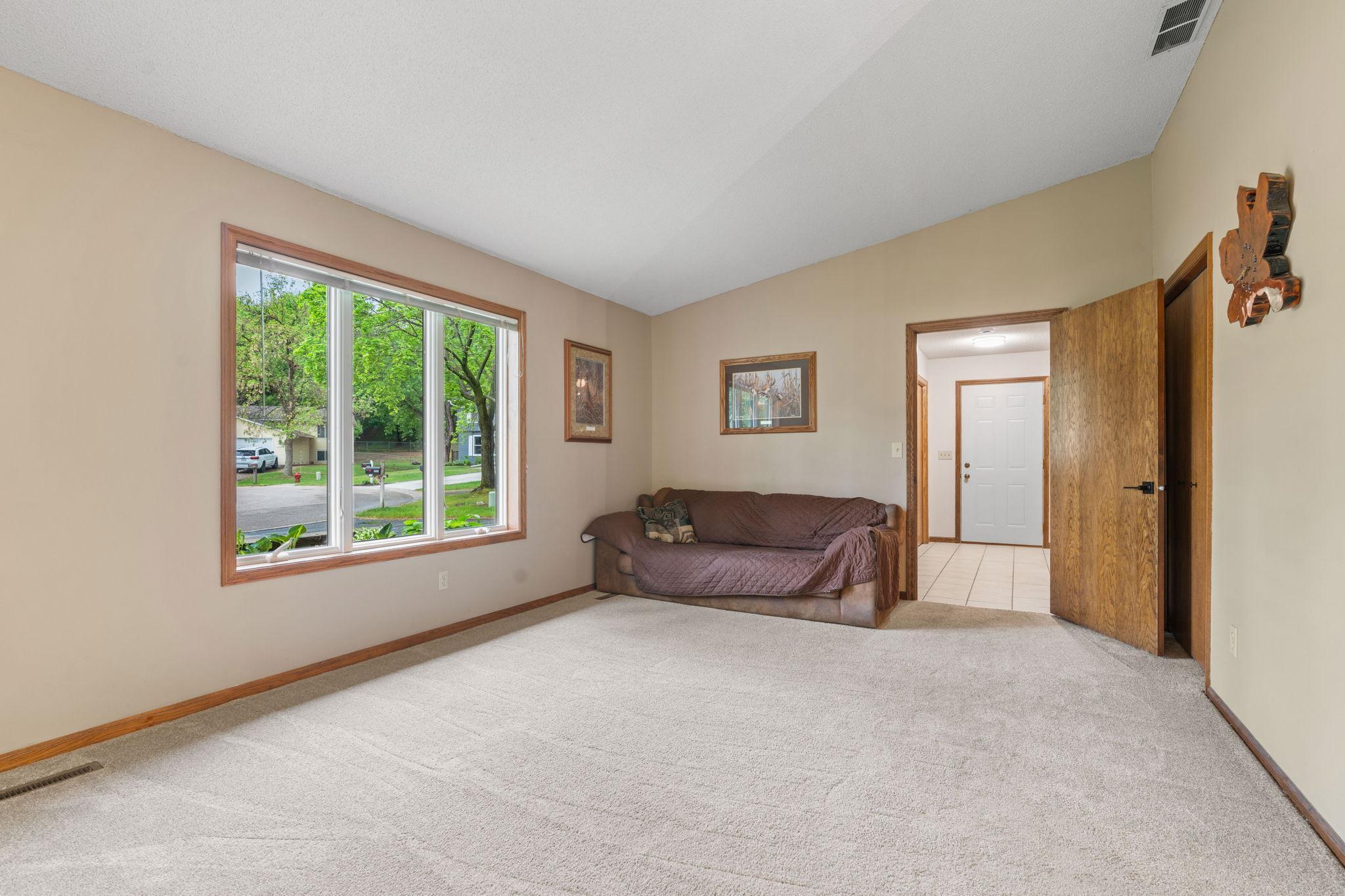 15-web-or-mls-9069 Jeffery Ave S-15.jpg