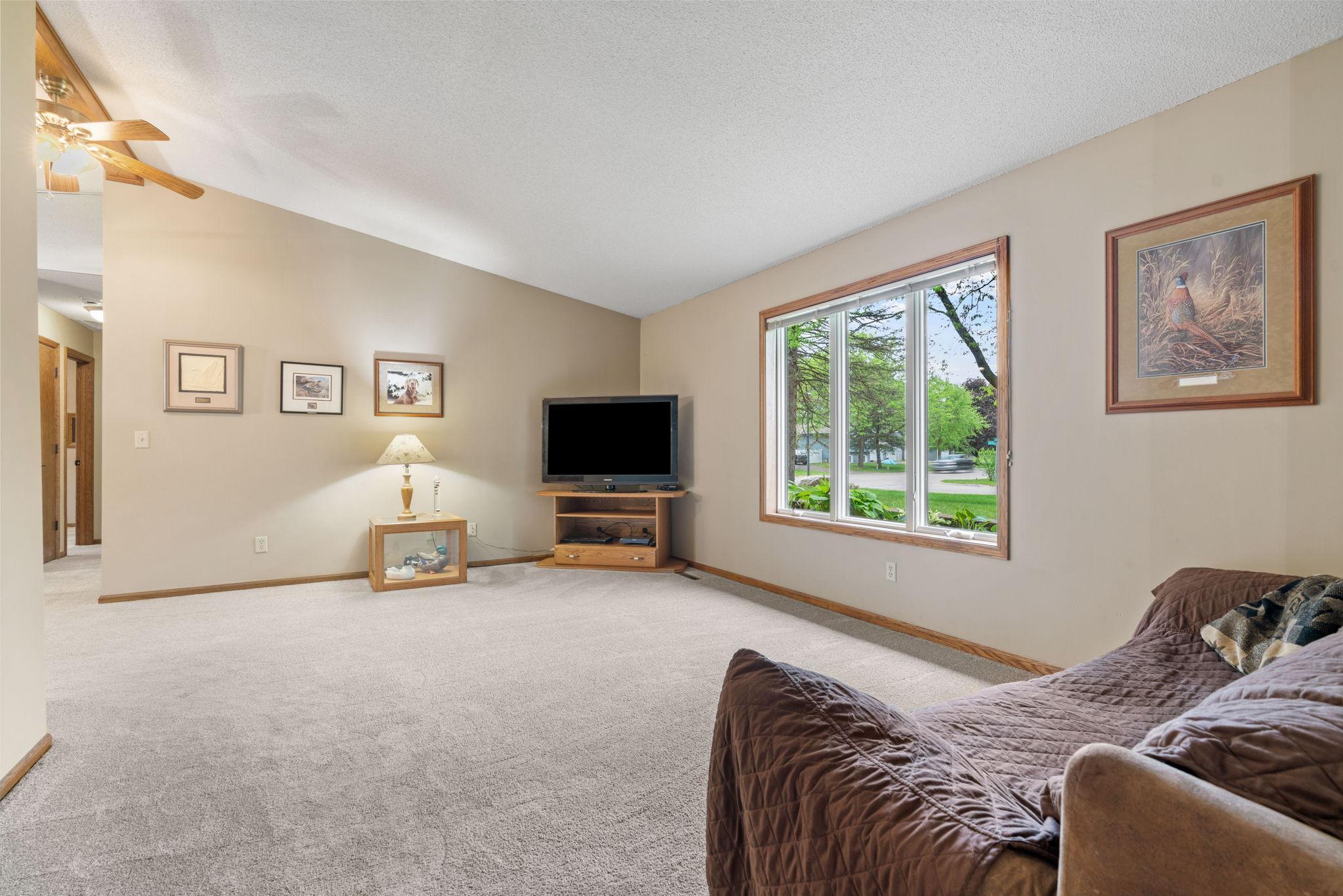 14-web-or-mls-9069 Jeffery Ave S-14.jpg