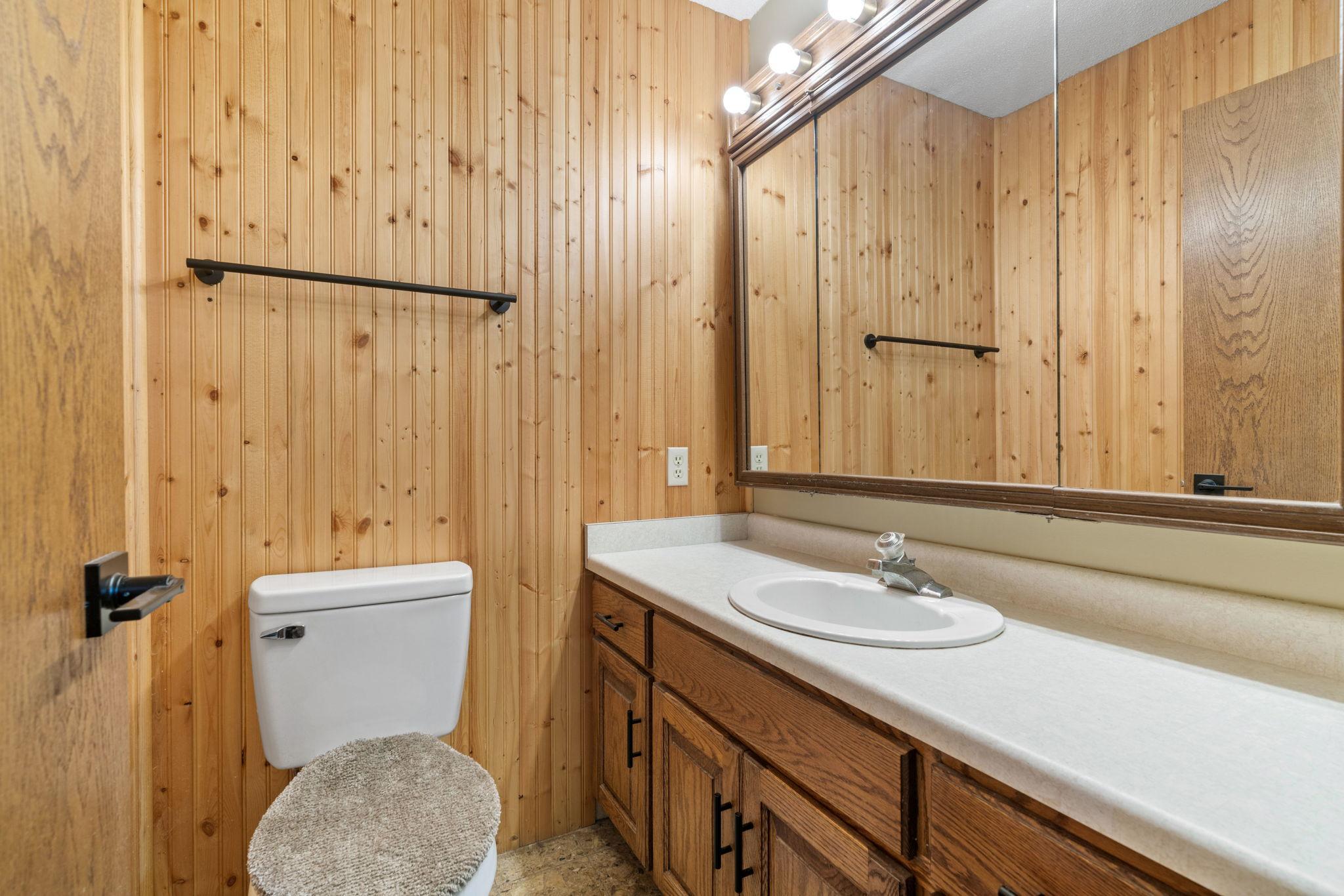 26-web-or-mls-9069 Jeffery Ave S-26.jpg