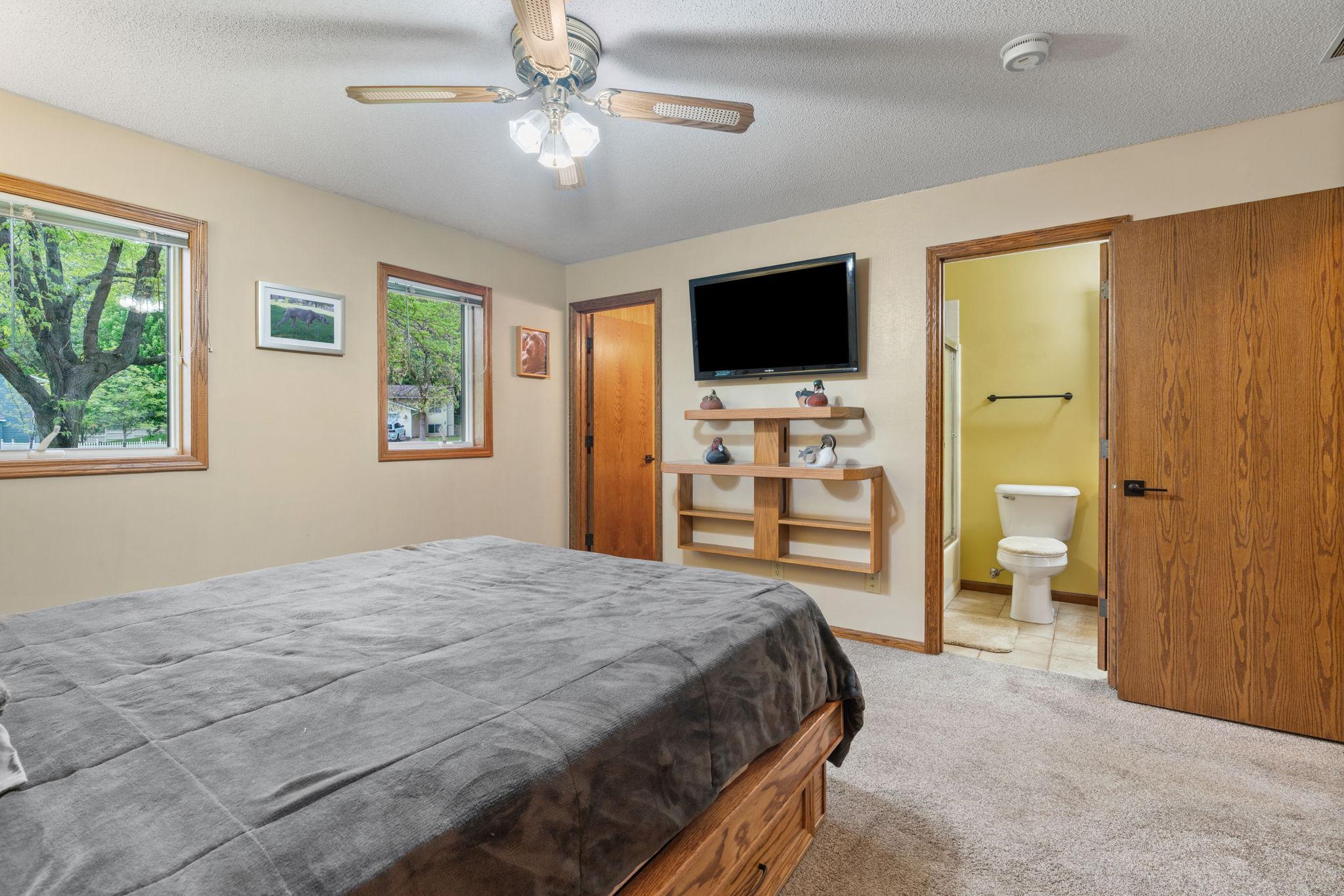 24-web-or-mls-9069 Jeffery Ave S-24.jpg