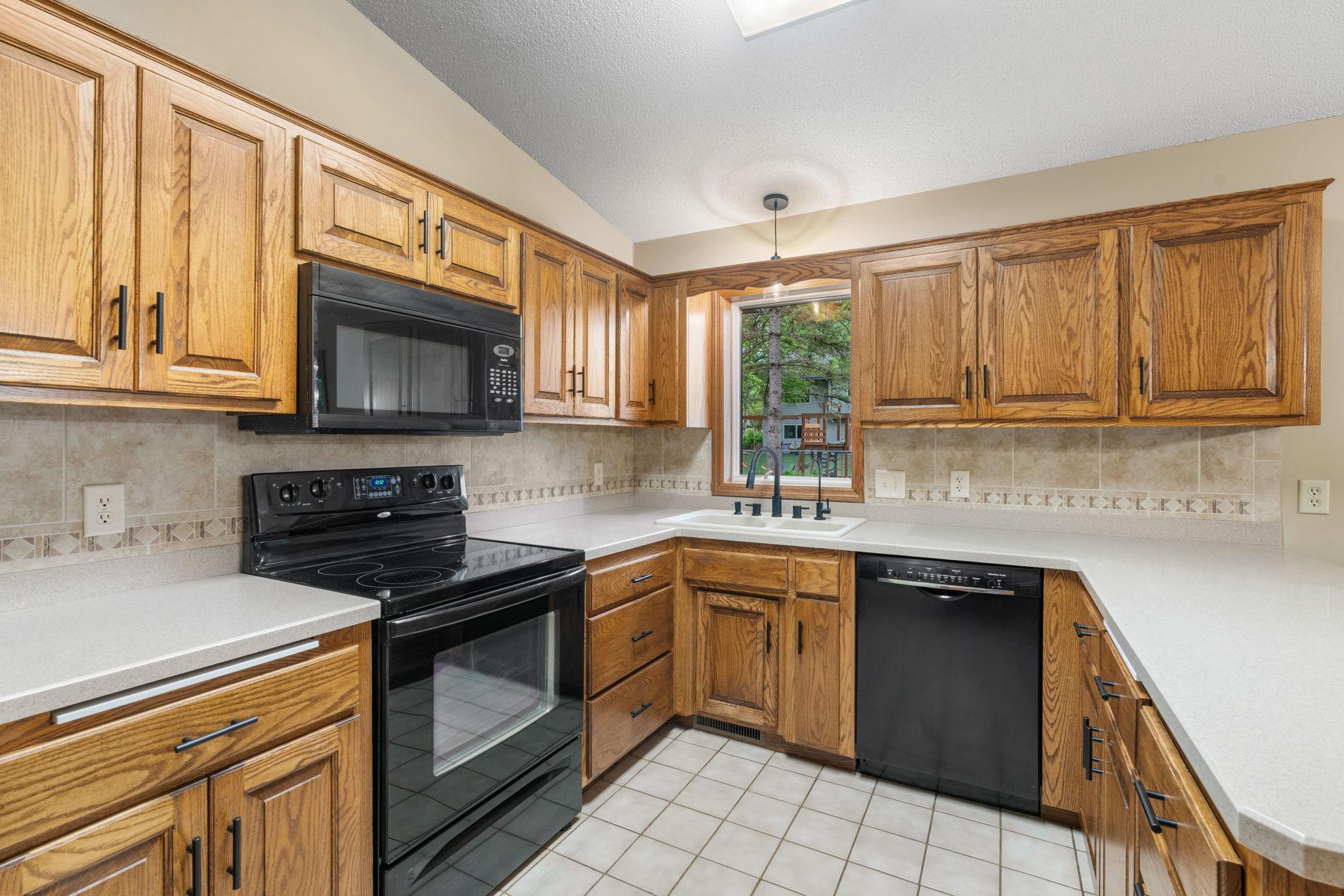 20-web-or-mls-9069 Jeffery Ave S-20.jpg