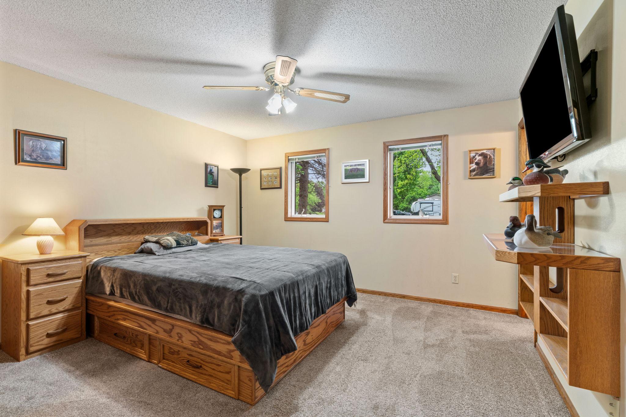 23-web-or-mls-9069 Jeffery Ave S-23.jpg