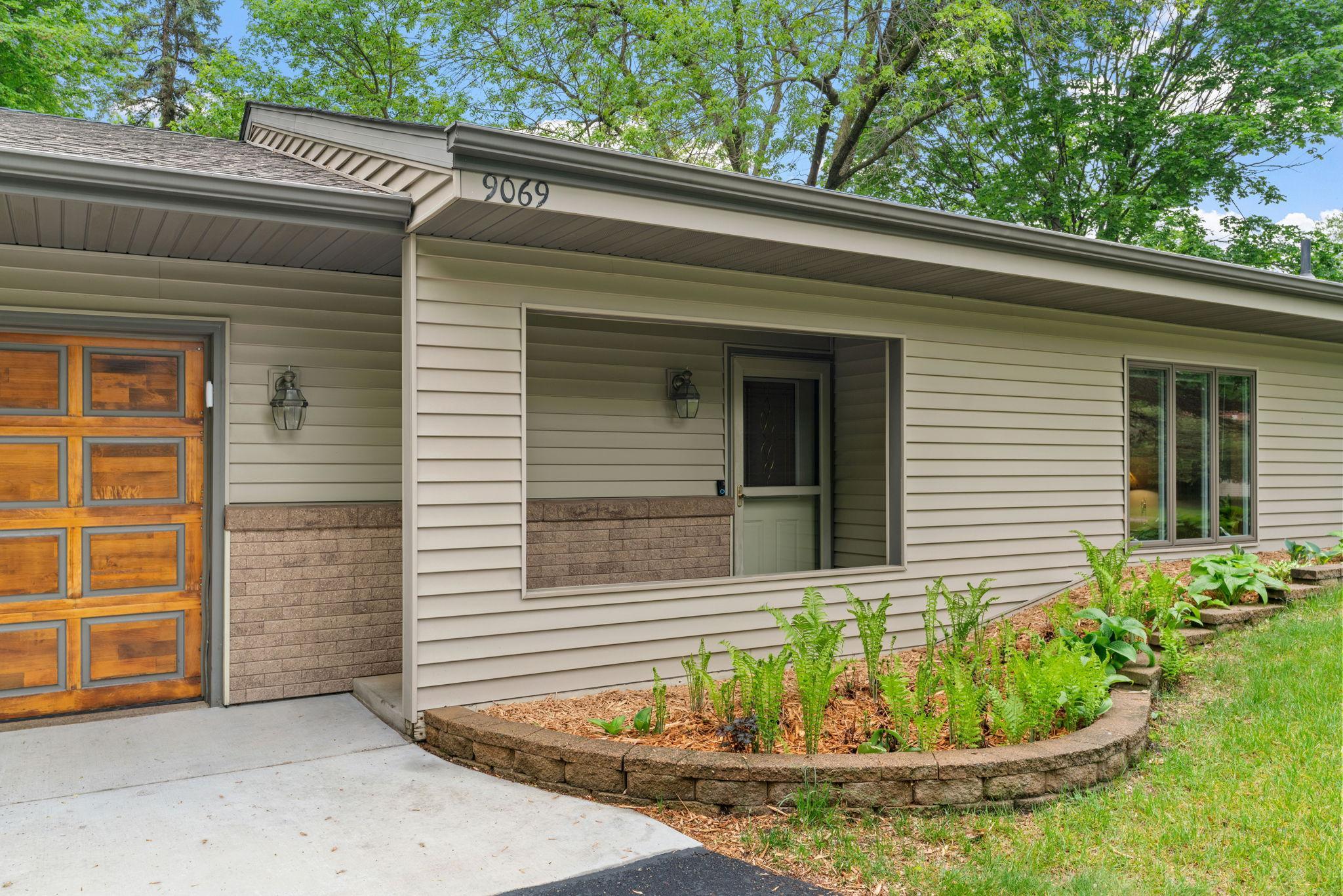 5-web-or-mls-9069 Jeffery Ave S-5.jpg