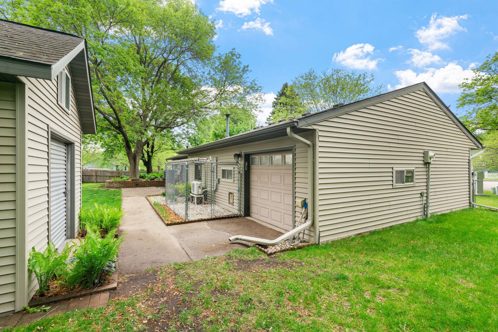 7-web-or-mls-9069 Jeffery Ave S-7.jpg