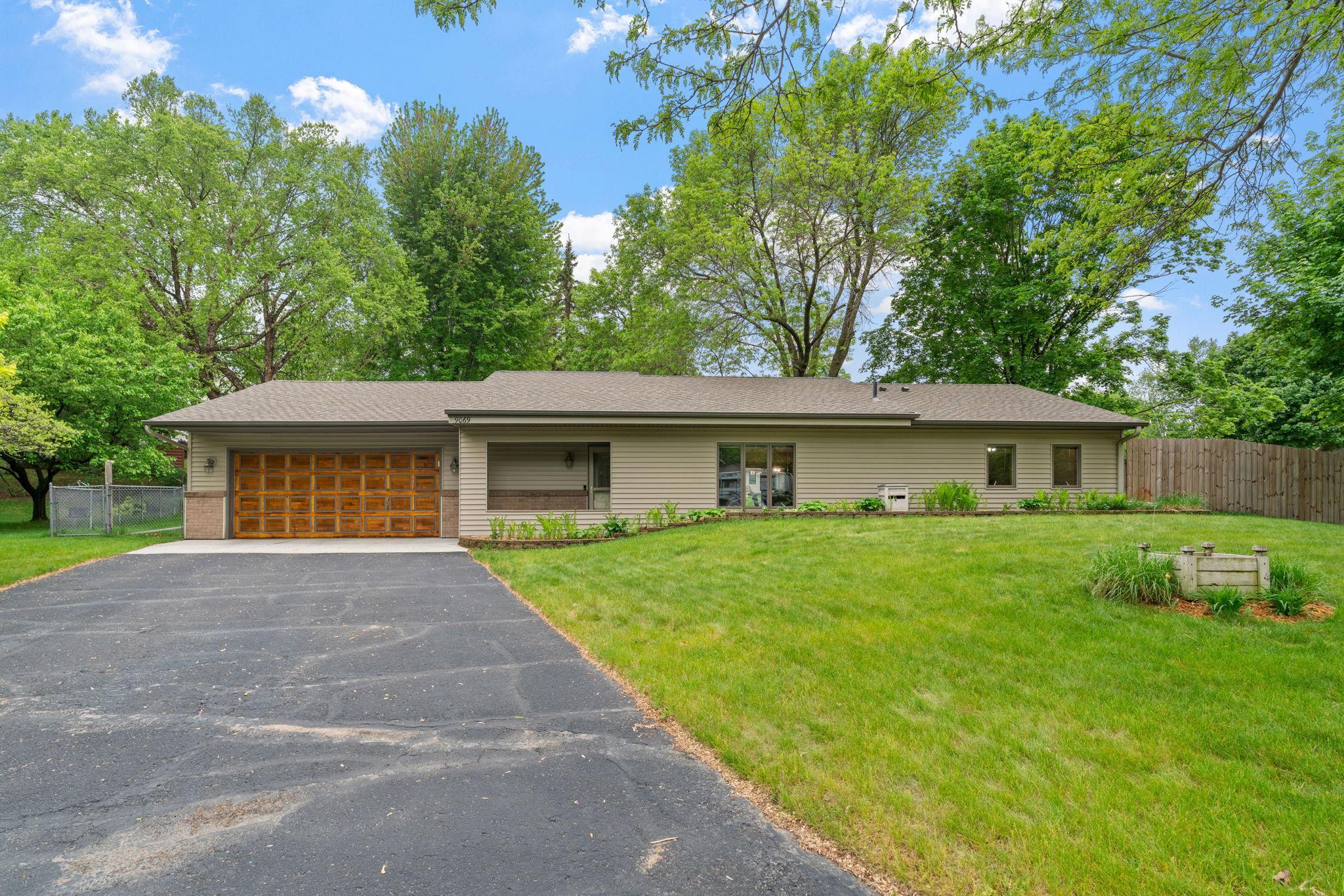 2-web-or-mls-9069 Jeffery Ave S-2.jpg