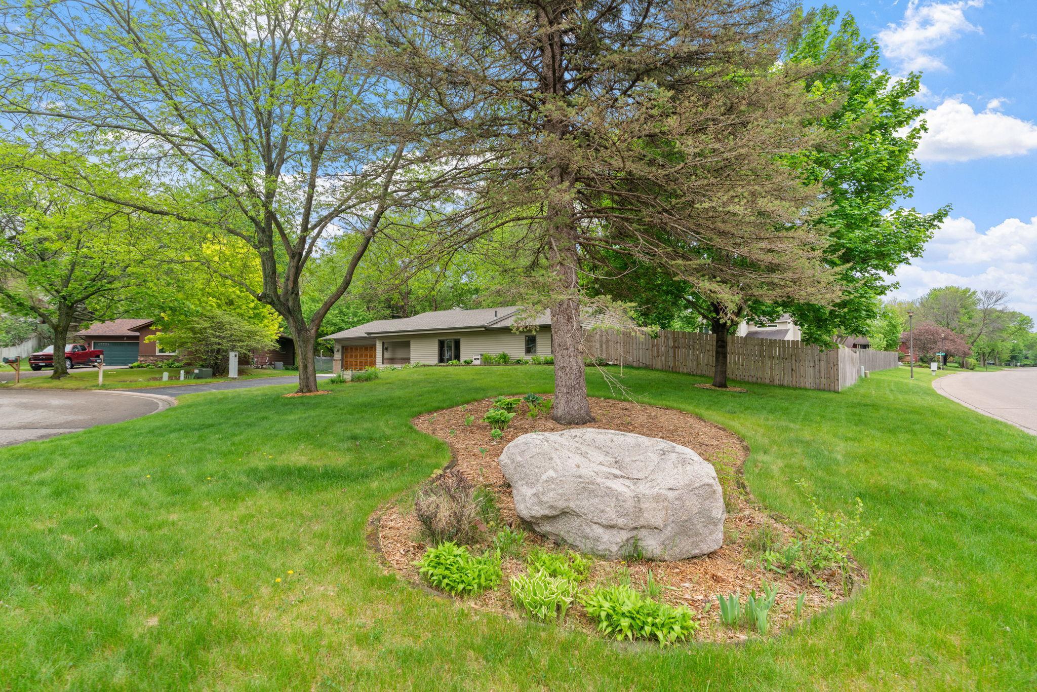 3-web-or-mls-9069 Jeffery Ave S-3.jpg