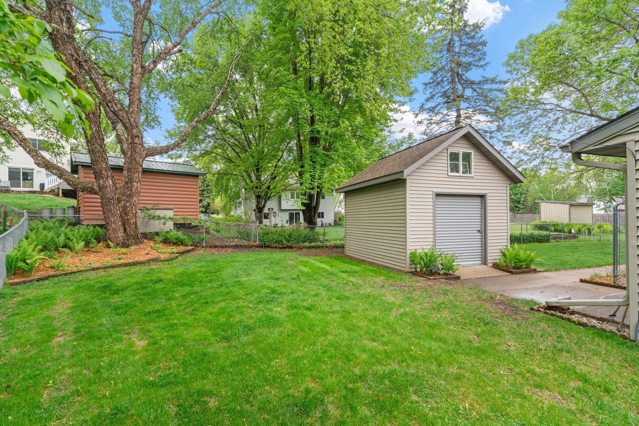 6-web-or-mls-9069 Jeffery Ave S-6.jpg