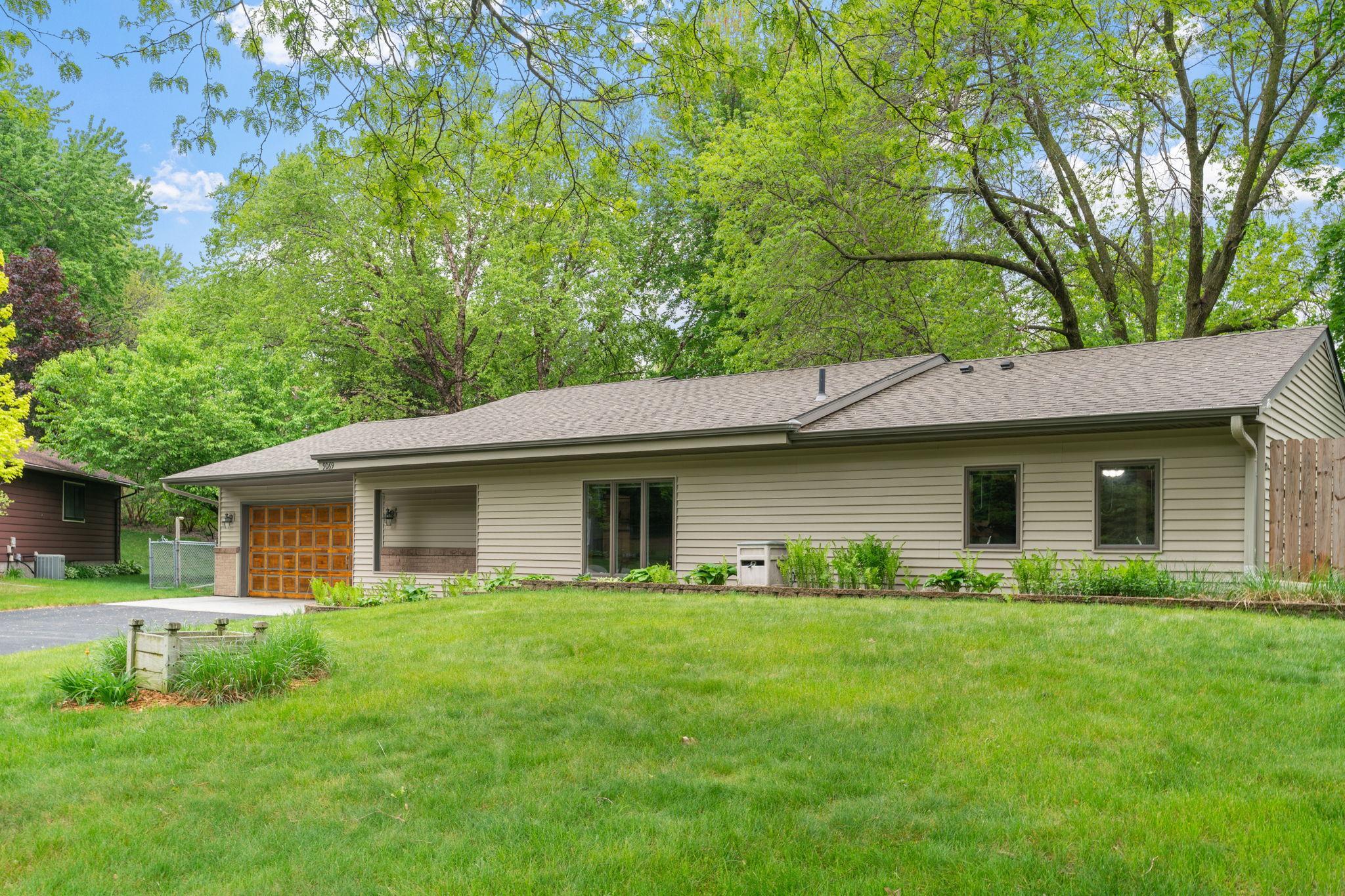 4-web-or-mls-9069 Jeffery Ave S-4.jpg
